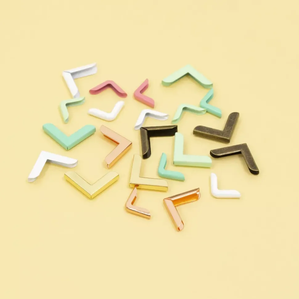 4 Esquineras Metálicas Royal Black Craftelier