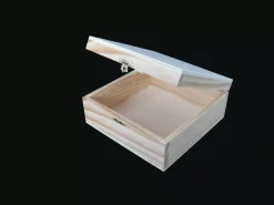 Caja cuadrada de madera pequeña