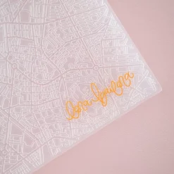 Carpeta de embossing Callejero Emboss it! Lora Bailora