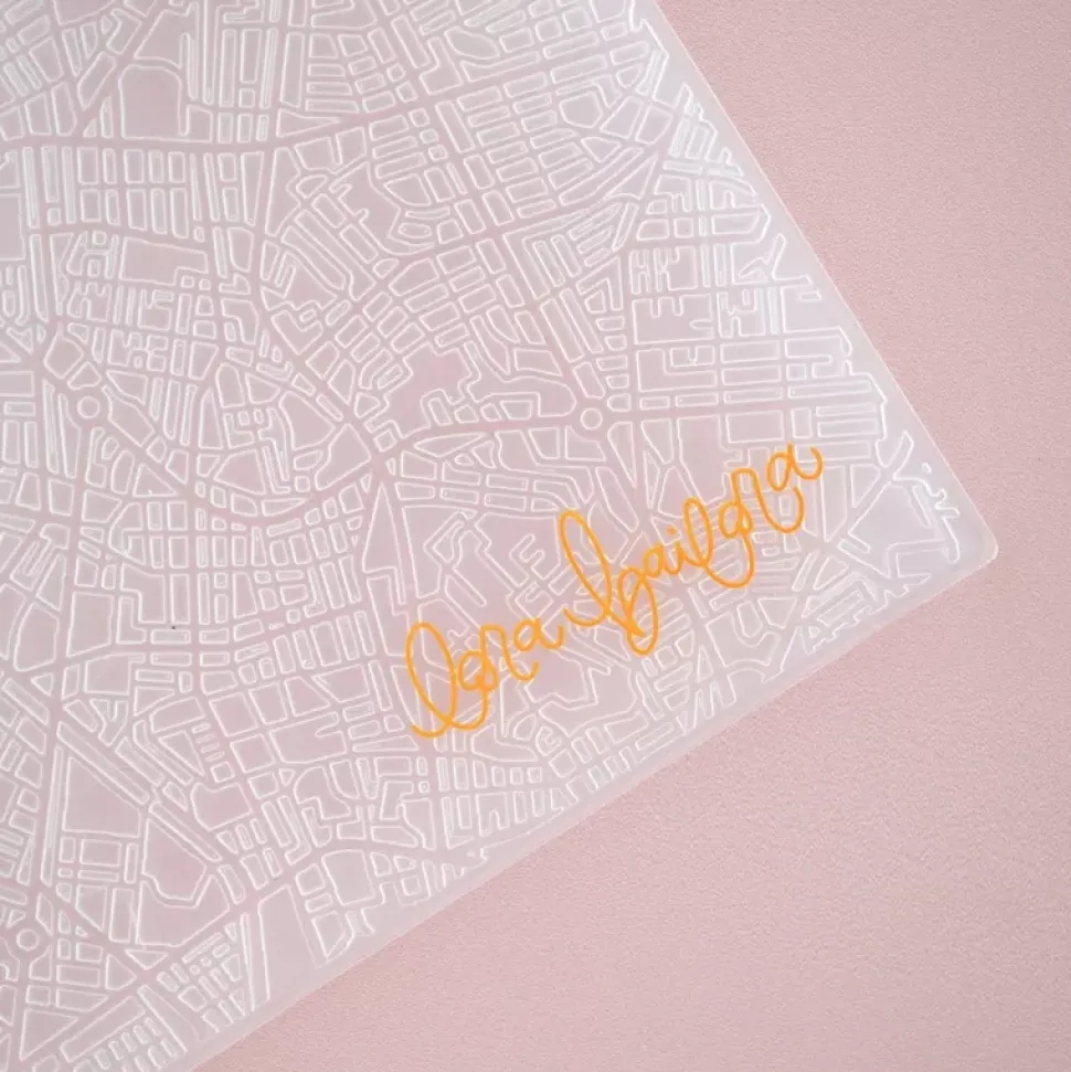 Carpeta de embossing Callejero Emboss it! Lora Bailora