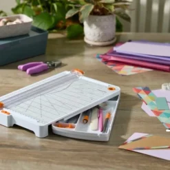 Cizalla SureCut con almacenamiento Fiskars A4