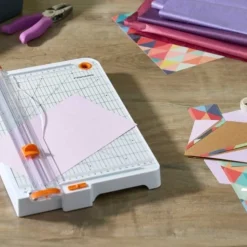 Cizalla SureCut con almacenamiento Fiskars A4