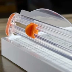 Cizalla SureCut con almacenamiento Fiskars A4