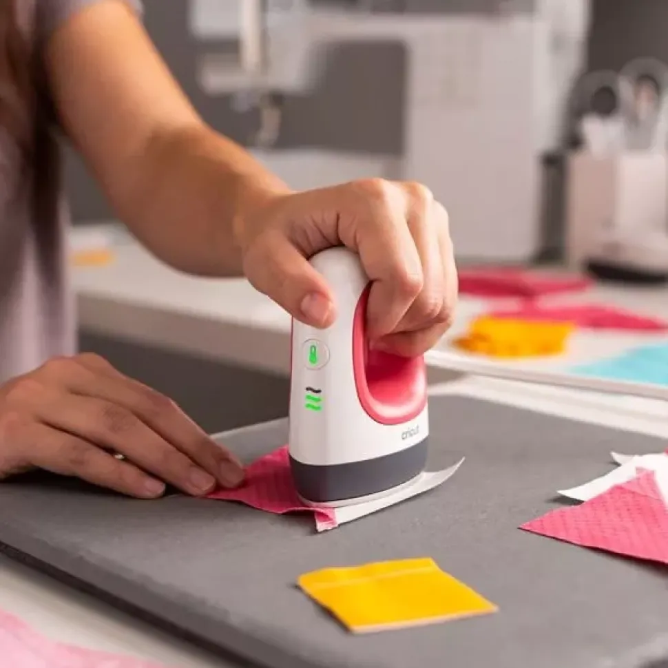 Cricut EasyPress Mini Raspberry