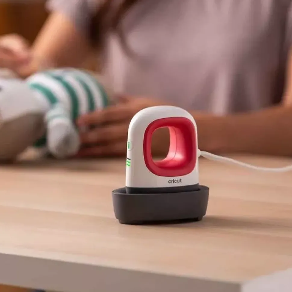 Cricut EasyPress Mini Raspberry