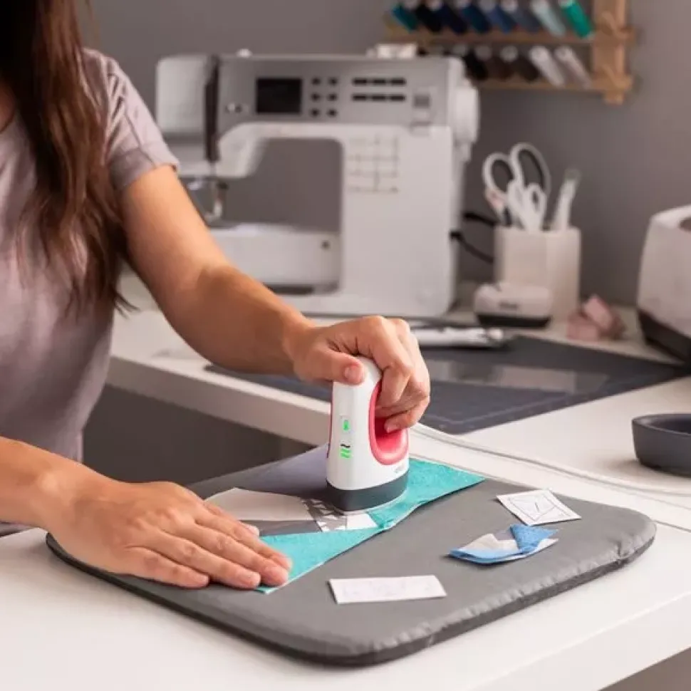 Cricut EasyPress Mini Raspberry