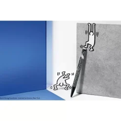 Estuche metálico con bolígrafo Negro Keith Haring Caran d'Ache
