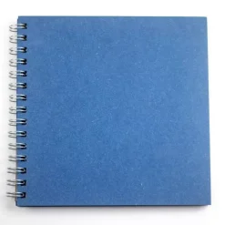 Álbum azul de anillas Manipulados Solidarios 20x20cm