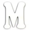 Letra M en tablero blanco