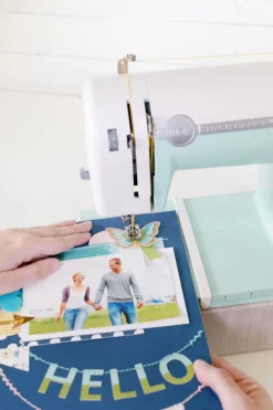 Máquina de coser Stitch Happy Rosa We R Memory Keepers