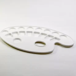 Paleta ovalada con 17 pocillos de plástico