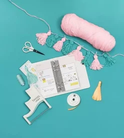 SUPER OFERTA **40%** Herramienta Tassel Loom para hacer borlas We R Memory Keepers