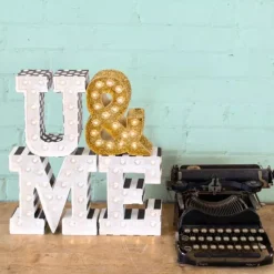 SUPER OFERTA **60%** Marquee Love Símbolo &