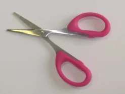 SUPER OFERTA **70%** Mini Tijeras mango rosa Manualmanía