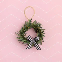 SUPER OFERTA **40%** Set 4 Coronas Mittens & Mistletoe Crate Paper