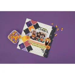 SUPER OFERTA **40%** Set de Scrapbooking Boo Crew DCWV 30x30cm